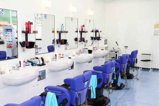 【学問】≪社会保険完備・寮あり≫経験に応じてどんどんレベルアップが可能です！幅広い年齢層の理容師さんが数多く活躍中の会社！「理容cut-A 御坊（リヨウカットエーゴボウ）」から理容師（見習い・中習・技術者）の求人★☆