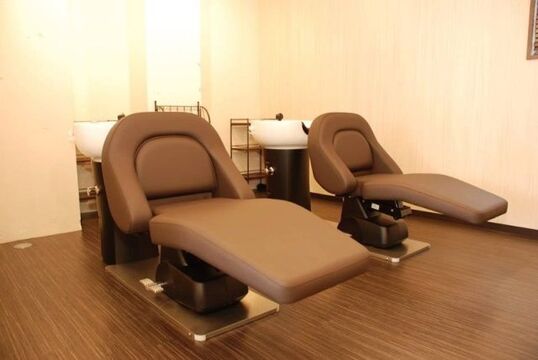 【JR尼崎】≪月給18万円スタート≫≪社会保険完備≫一人一人に合わせた育成カリキュラム！撮影も学べます！和気あいあいとした雰囲気で楽しく働けるサロン「HELLOWS（ハローズ）」からアシスタント（美容師）の求人☆★☆