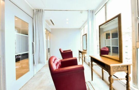 【明石駅】≪完全マンツーマン≫掛け持ち無し、他スタイリストへのヘルプ無しで自分のペースで30万円以上稼げる仕組みが人気！早回しや掛け持ちはしたくない。そんな方にオススメの委託サロン「PROLOGUE LUXBE 明石店（プロローグラックスビーアカシテン）」からスタイリスト（美容師）の求人☆★