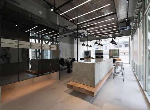 【大名】≪正社員or業務委託の選択可能≫安定した働き方や高収入を狙える働き方が可能！！しっかり時間を確保しお客様と関わり、口コミ評価も好調な実力派ヘアサロン「baLon.fem（バロンフェム）」からスタイリスト（美容師）の求人☆★