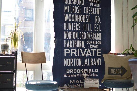 【京橋】≪月給30万円〜≫≪社会保険完備≫≪完全週休2日制or月6,7日の選択制≫早番と遅番制度で勤務可能！カットカラーは2時間枠で施術可能！スタッフと相談しながら、働き方、入客の仕方などを決めていきます！お客様とゆったり関わっていける少人数制のプライベートサロン！「JiJi ADRABLE HAIR SALON（ジジアドラーブルヘアサロン）」からスタイリスト（美容師・理容師）の求人★☆