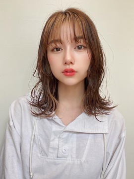 【梅田】≪月8,9日休み&有給休暇あり≫≪社会保険完備≫新規集客も多く、入客チャンスの多い人気ヘアサロン！女性スタッフが活躍しているサロンです！社会保障があり安定して正社員で働いていける雇用体制を整えています！！！「fosta 大阪梅田店（ホスタオオサカウメダテン）」からスタイリスト（美容師）の求人☆★