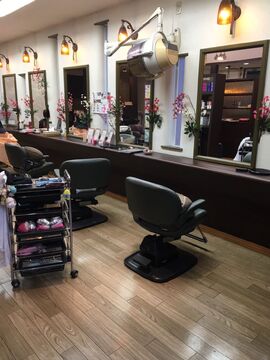 【中間】≪営業時間は18時まで・社会保険加入OK・短時間勤務OK≫お客様から世代を超えて愛される地域密着型サロン「東京堂美容室（トウキョウドウビヨウシツ）」からアシスタント（美容師）の求人☆☆