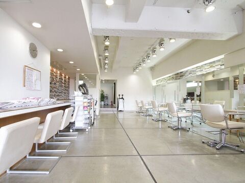 【南千里】社会保険完備≪地域密着型≫≪アットホームサロン≫≪女性が働きやすい環境≫丁寧にカウンセリングを行い、お客様の希望に合わせて施術していきます！お子さんがいる方でも働きやすいサロンです「Foria（フォリア）」からスタイリスト（美容師）の求人☆★☆