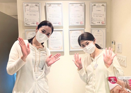 【八丁堀駅】≪月休10～12日・社会保険完備・平均月給28万円・未経験OK・売上ノルマなし≫充実した研修体制で新たな技術を習得できます！福利厚生が充実しており働きやすい環境！鼻矯正と小顔矯正に特化したエステサロン「隆鼻矯正専門店 Raplit 広島八丁堀店（リュウビキョウセイセンモンテンラプリヒロシマハッチョウボリテン）」からエステティシャンの求人☆☆