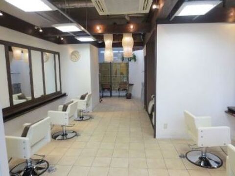 【泉大津駅前】≪月8日休み≫≪実働8時間≫≪社会保険完備≫≪パート・アルバイト募集OK≫小規模でアットホームなヘアサロン！和風モダンをベースとした優しく温かい雰囲気があり、幅広い年代のお客様が来店されています！「hair place aire（ヘアープレイスアイレ）」からスタイリスト（美容師）の求人☆☆