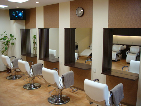 【津島】≪日曜休みあり・社会保険完備・選べるお休み日数・育休産休実績あり・ブランクOK・予約を切って休憩取得可能≫業界トップクラスの福利厚生！自分の時間も大切にしながらメリハリをつけて活躍できるサロン「Cubic 津島店（キュービックツシマテン）」からアシスタント（美容師）の求人☆★