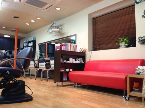 【神宮丸太町】平均退社時間19時◆◇全店でご飯やイベントなども多々！技術次第で入客チャンスも有り♪平均の退社時間も早いので、プライベートを大切に働いていくことが可能★京都に店舗展開するサロンaotani hair 河原町(アオタニ ヘアー カワラマチ)からスタイリスト(美容師)の求人☆☆