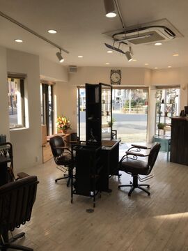 【都島】アジアンテイストな落ち着いた雰囲気の人気サロン≪完全週休2日制≫≪月給24万円≫≪時給1200円≫≪18時に退勤可能≫残業代は1分単位で支給される超ホワイトな職場◎アシスタント業務のみやりたいママさん美容師も歓迎！着付けやメイク、まつエクも学べる◎地元のマダム層から支持される癒し系サロン「あとりえ 月の庭 hanare（アトリエツキノニワハナレ）」からスタイリスト（美容師）の求人☆☆