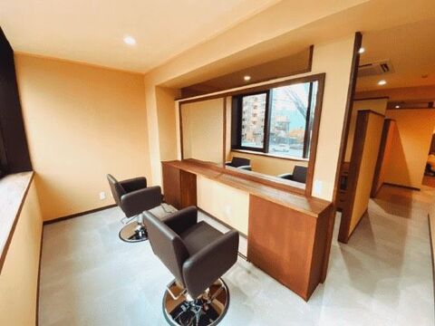 【京都市役所前】≪30歳以上の方大募集≫≪Zen系列から髪質改善に特化したサロン≫≪完全個室≫≪正社員と業務委託の働き方を選べる≫≪社会保険完備≫≪月8日休み≫≪フリー40〜45％／指名50％還元≫月30万円以上の高収入も可能！プライベート重視で働くことも可能！「Zen.（ゼン）」からスタイリスト（美容師）の求人★☆