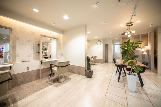 【原町】≪営業時間19時迄・16時迄の勤務OK・勤務日数やお休みの相談OK・営業中のレッスンOK≫アットホームな環境で自分の時間も大切にしながらお仕事できます！！高い技術力と温もりのある空間が大人女性に人気なヘアサロン「CoCoa（ココア）」からアシスタント（美容師）の求人☆★