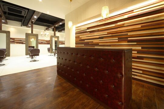 【和泉中央】≪月給18万円〜≫スタッフさんの意見をきちんと尊重してくれるオーナーさんの人柄が働きやすさの秘訣！「くだけ過ぎず、かたくなりすぎず」がコンセプトのサロン「LANIKAI」からアシスタント（美容師）の求人☆★☆