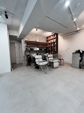 【梅田】≪正社員・委託から選択OK≫≪社会保険完備≫≪完全週休2日≫業務委託の方でも交通費支給！自由出勤のためライフスタイルに合った働き方ができますよ！「SCALE（スケール）」からスタイリスト（美容師）の求人☆★