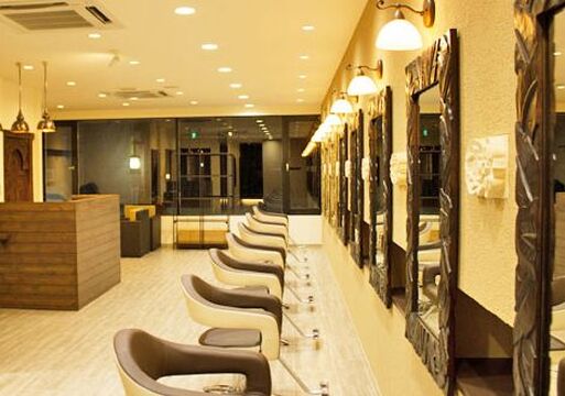 【近鉄奈良駅】≪完全週休2日制≫≪月給23万円～≫≪土日休みも相談OK≫≪社会保険完備≫≪最短2年でスタイリストデビュー可能≫しっかりとした教育環境の整ったサロンで技術習得！駅チカなので通勤もラクラク！「Trip by NYNY（トリップバイニューヨークニューヨーク）」からアシスタント（美容師）の求人☆★