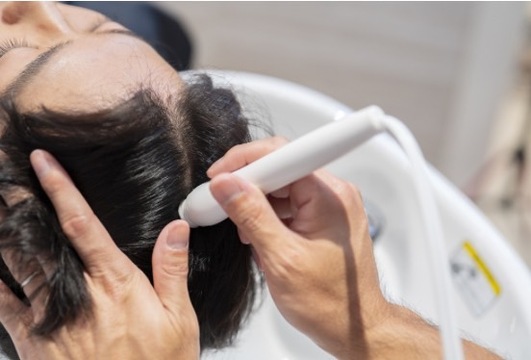 【東京駅】≪完全週休2日制≫≪実働7.5～8時間≫≪社会保険完備≫≪20時迄に退勤OK≫最短1年半でスタイリストデビュー可能！充実した福利厚生で安心して長く働ける環境！髪質改善に特化した男性専門サロン！「ヘアメディカルサロン東京（ヘアメディカルサロントウキョウ）」からアシスタント（美容師）の求人★☆