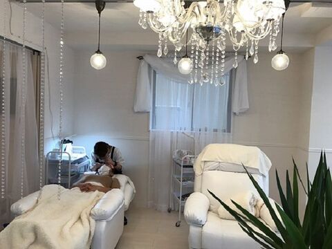 【天神】≪社会保険完備≫≪毎週日曜日お休み≫平均退勤時間19時頃なのでプライベートを充実させながらお仕事も頑張れちゃう！福利厚生の整った「samansa regaro（サマンサレガロ）」からアイリスト（アイデザイナー・まつげエクステ）の求人☆☆