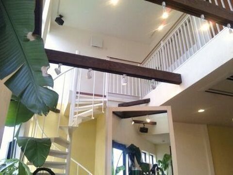 【古市】通信生・新卒生OK！リゾートみたいな雰囲気のサロン♪「人をキレイにしたい」「笑顔を見たい」という方！一緒に美容師として成長していきましょう♪アシスタント（美容師）の求人☆★☆