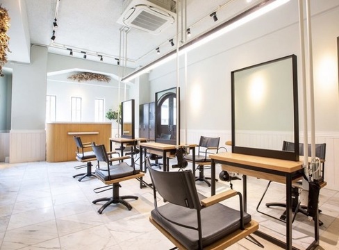 【元町】未経験・新卒生も大歓迎！≪社会保険完備≫≪完全週休2日≫≪実働8時間≫全体レッスンなど先輩スタイリストから指導して頂ける環境あり！外部講習費のサポートなど意欲的な方にオススメのサロン「Lidee（リディー）」からアシスタント（美容師）の求人☆★