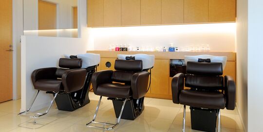 【池袋】◆完全週休2日制・産休育休制度あり・着付けも学べる・社会保険完備◆あなたの興味があることに挑戦可能、外部活動も盛んで、楽しい美容師ライフを送れます！安心してキャリアアップが可能な「Claude MONET 池袋店（クロードモネイケブクロテン）」からスタイリスト（美容師）の求人☆★