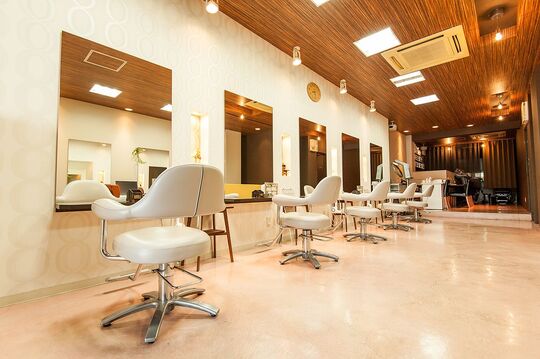 【城北公園通】≪完全週休2日≫≪有給休暇あり≫≪産休育休制度あり≫≪早ければ19時台に退勤≫時短制度があるので、結婚や出産でライフスタイルが変わっても安心！お客様もお店のファンになってくれているので、入客もどんどんしていけますよ！「Clap by Snip（クラップバイスニップ）」からスタイリスト（美容師）の求人☆★☆