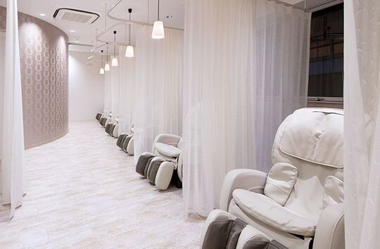 【西宮駅】 未経験から研修OK  月給25万円以上  月8日休み／日曜日の公休OK  実働8時間 国産メーカー公認サロン！幅広い年代のお客様に愛される人気サロンBEAUTY LASH 西宮店（ビューティーラッシュニシノミヤテン）からアイリスト（アイデザイナー・まつげエクステ）の求人★☆★