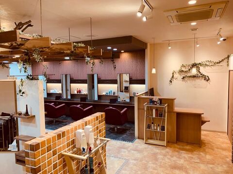 【紀伊山田】≪18時までに退勤可能≫≪有給休暇あり≫≪社会保険完備≫18時終業なのでプライベートとの両立が可能です！！働きやすい環境の整ったアットホームな地域密着型サロン「Olive 伏原店（オリーブフシハラテン）」からスタイリスト（美容師）の求人☆★