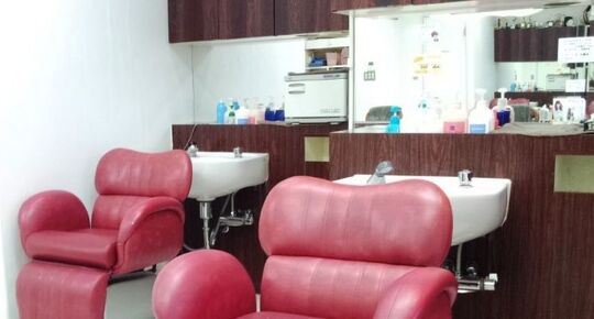 【田富バス停】≪社会保険完備≫≪住宅手当あり≫海外研修・カット講習・メイク講習など幅広く技術を学ぶことができるアトランタ出身のヘアサロン「Ravir（ラヴィール）」からスタイリスト（美容師）の求人☆★