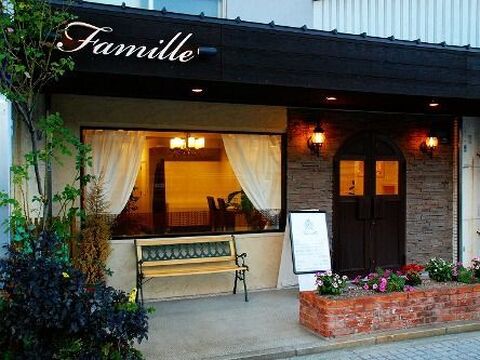 【摂津本山】レッスンに関してはしっかり見てもらえる環境なので確実にスキルアップ出来る♪兵庫県内で2店舗展開してる地域密着型のプライベートサロン“Famille（ファミーユ）”からアシスタント（美容師）の求人☆★☆