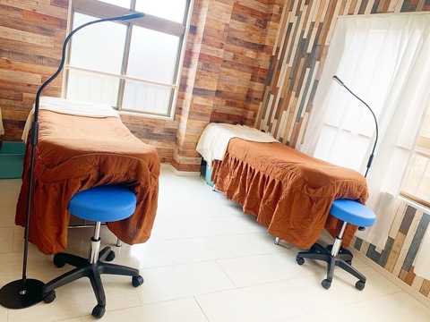 【北千住】≪実働8時間≫≪土日休み月4回までOK≫≪月8～9日休み≫≪客層20代メイン≫≪ママさんの応募歓迎≫≪髪色・ネイル自由≫≪未経験OK≫軽量かつ持続力があるメガフラットラッシュを導入！エクステの種類が豊富で、20代の女性から人気のサロン！「mavie（メヴィ）」からアイリスト（まつげエクステ・まつげパーマ・アイブロウ）の求人☆☆