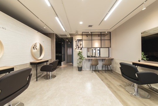 【玉名】≪平均月給27万円・社会保険完備・平均18～19時退勤≫安心の福利厚生が充実！幅広い年齢層のお客様と出会えるトータルビューティーサロン「PRIMP.total beauty（プリンプトータルビューティー）」からスタイリスト（美容師）の求人☆★☆