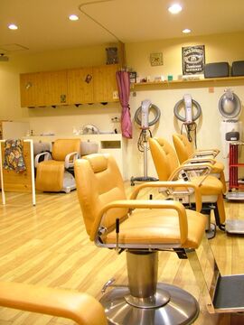 【富田林】新しい家族の一員として、ハウントファミリーといっしょに働いてくれる方！「HAUNT 須賀店（ハウントスガテン）」からスタイリスト（美容師）の求人☆★