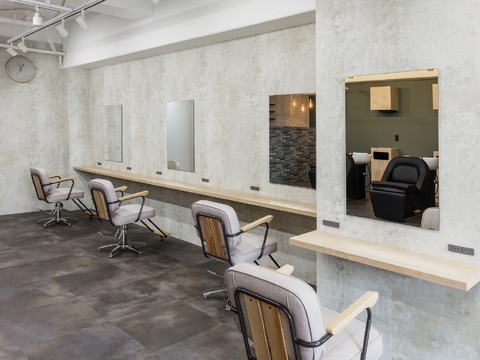 【喜連瓜破】≪社会保険完備≫≪土日休み相談可≫≪高単価≫≪独立支援あり≫デザインカラーや髪質改善が人気のサロン！ガッツリ働きたい方、一緒にサロンづくりをしてくれる方歓迎！「epi（エピ）」からスタイリスト（美容師）の求人★☆