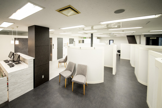 【横浜駅】◆産休育休実績あり・土日休み希望可能・月最大10日休み・ネイル髪色自由・社会保険完備◆抜群の待遇で月ごとに選べる勤務シフトでライフスタイルに合わせて長く勤務していただけます！しっかりとした研修体制が整っているので、未経験の方も安心！「ecarg 横浜店（エサージュヨコハマテン）」からアイブロウリストの求人☆☆