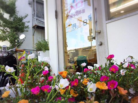 【伏見稲荷】≪理容師免許取得支援あり≫平均20時終わり♪大学や住宅が近く、幅広い層のお客様が来られるユニセックスサロン！しっかり稼いで長く働ける環境で頑張りませんか 「barberSEVEN（バーバーセブン）」からスタイリスト（美容師）の求人☆★