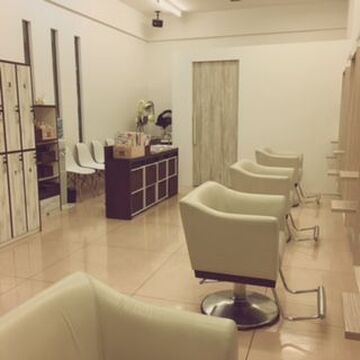 【竹下】≪高月給スタート・お休み日数選択OK・社会保険完備・日曜日お休みOK≫充実した福利厚生で長くお仕事できる環境♪毎月多くのお客様がご来店される「Tiara コマーシャルモール博多店（ティアラコマーシャルモールハカタテン）」からスタイリスト（美容師）の求人☆☆