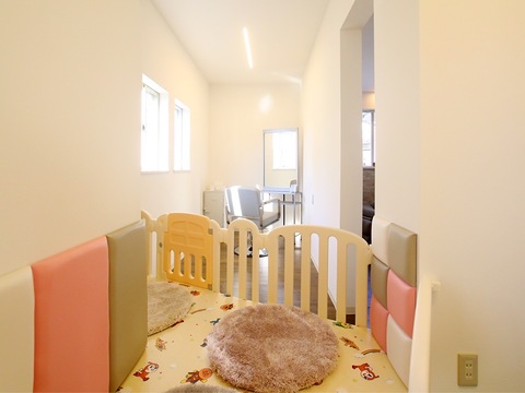 【上郷】≪社会保険完備・月10日休み・営業時間18時まで・実働8時間≫ママさん美容師の方大歓迎！自分のライフスタイルに合わせて働くことができ、半個室もある地域密着型サロン「hair salon id.（ヘアーサロンイド）」からスタイリスト（美容師）の求人☆★☆