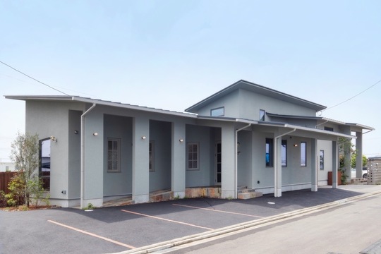 【新須賀】≪社会保険完備≫≪完全週休2日制≫≪19時に退勤OK≫充実した福利厚生で長く働ける環境です！幅広い年齢層から愛されるアットホームサロン！「HAIR SALON Comet 新須賀店（ヘアサロンコメットシンスカテン）」からアシスタント（美容師）の求人☆★