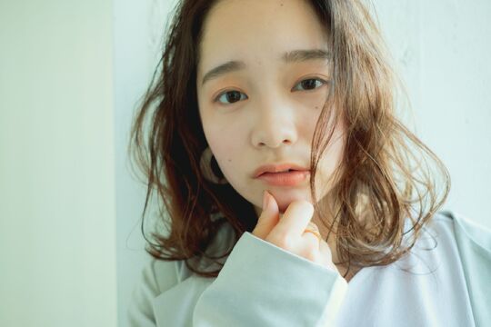 【豊津】≪月給25万円スタート≫≪社会保険完備≫≪有給休暇あり≫≪20時迄には退勤可能≫流行りのハイトーンカラーや特殊カラーが人気！働きやすい環境がしっかり整ったお店です！「STAGE 豊津店（ステージトヨツテン）」からスタイリスト（美容師）の求人★☆