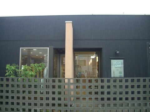 【阪急山本】≪毎週日曜定休♪≫≪社会保険完備♪≫充実のカリキュラムでスタイリストデビューまで完全サポート！自分のペースに合わせてしっかりとレッスンしてもらえます！常に笑いの絶えない地域密着型サロン“PLUS ONE山本店(プラスワンヤマモト)”よりアシスタントの求人★☆