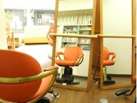 【東向日】平均退社時間19時◆◇全店でご飯やイベントなども多々！学ぶことも多く、楽しく働いていけますよとスタッフさんがおっしゃっているのが、働きやすさの証拠♪京都に店舗展開するサロンaotani hair 東向日(アオタニ ヘアー ヒガシムコウ)からアシスタント(美容師)の求人☆☆