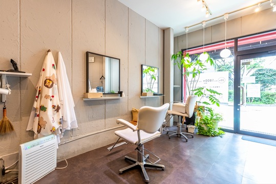 【甲子園】≪社会保険完備≫≪月給28万円以上≫≪月7日休み≫福利厚生も充実！20分1650円のリーズナブル価格！お客様に寄り添ったカット専門美容室！楽しく長く働ける職場で、プライベートも充実できる！「Cut Room 浜甲子園店（カットルームハマコウシエンテン）”よりスタイリストの求人★☆