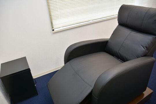 【津久野】≪社会保険完備≫駅前すぐのプライベートサロン！研修体制があるので未経験からでもプロのアイリストを目指す事ができますよ！「ate eyelash 津久野店（アテアイラッシュツクノテン）」からアイリスト（アイデザイナー・まつ毛エクステ）の求人☆☆