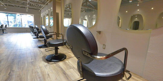 【天満】≪特別休暇あり≫≪社会保険完備≫店舗展開しているトータルビューティーサロン！待遇面抜群！働きやすい環境が整っている！「Lolonois 天満（ロロネーテンマ）」からスタイリスト（美容師）の求人☆★