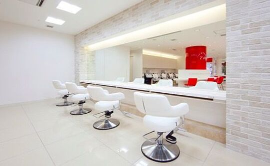 【JR堺市】≪18:40までに退勤≫≪スタイリスト月給25～50万円≫店舗売上を分配する歩合制！みんなの頑張りがきちんと返ってくるので、スタッフさん同士の仲もよいです。仕事終わりが早いので、仕事と家庭の両立も安心！「MAMAS JR堺市駅店（ママス ジェイアールサカイシエキテン）」からスタイリスト（美容師）の求人☆★☆