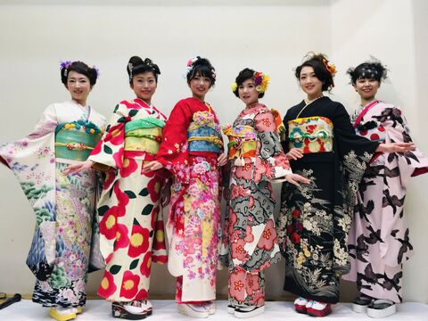 【高槻駅】高槻エリア新規集客NO.1！！パートさんでも月100万円売上実績あり！！本格的な着付け、メイク、カット講習が受けられる！！≪完全週休2日制≫≪社会保険完備≫技術向上＆充実した福利厚生で、お客様の要望に寄り添います！アットホームな女性スタッフonlyサロン「BARNEY（バーニー）」からスタイリスト（美容師）の求人☆☆