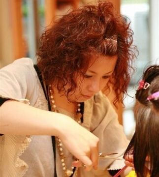 【塚口】店長、幹部…将来はキャリアUPの道も♪アナタの力を発揮して下さい！社会保険&寮制度あり、家庭を持つ美容師さんも安心して働けるサロンからスタイリスト（美容師）の求人☆★