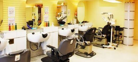 【江坂】≪遅くても20時過ぎには退勤≫≪月給30万円も可能≫ビジネスマンを中心に幅広い世代に愛される街の理容室！数より質を重視した仕事をしたい方にオススメ！「White 江坂店（ホワイトエサカテン）」から理容師（理容室）の求人☆★