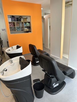 【守口市駅】≪月8日休み≫≪月に1回土日休みOK≫≪社会保険完備≫≪入客チャンスあり≫奨学金手当あり！客単価1万円以上の髪質改善メニューがウリのサロン！「huit8（ユイト）」からスタイリスト（美容師）の求人☆★