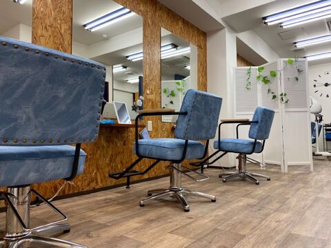 【堅田】≪完全週休2日制≫≪社会保障完備≫≪土日休みOK≫完全週休2日制でプライベートも充実できる環境！頑張り次第で2年でデビュー可能！スタッフさん思いのサロン「UNITED HAIR（ユナイテッドヘアー）」からアシスタント（美容師）の求人☆★