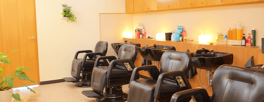 【八千代台】◇◆有給休暇あり・寮あり・社会保険完備・営業時間内レッスンあり・2年以内のデビューを目指せる◆◇講師活動も盛んな実力派ですが、スタッフさん一人ひとりのペースで頑張れる、働きやすいサロンです♪SUPER CUT P・A・S TIME 八千代台店（スーパーカットパスタイムヤチヨテン）からアシスタント（美容師）の求人★☆